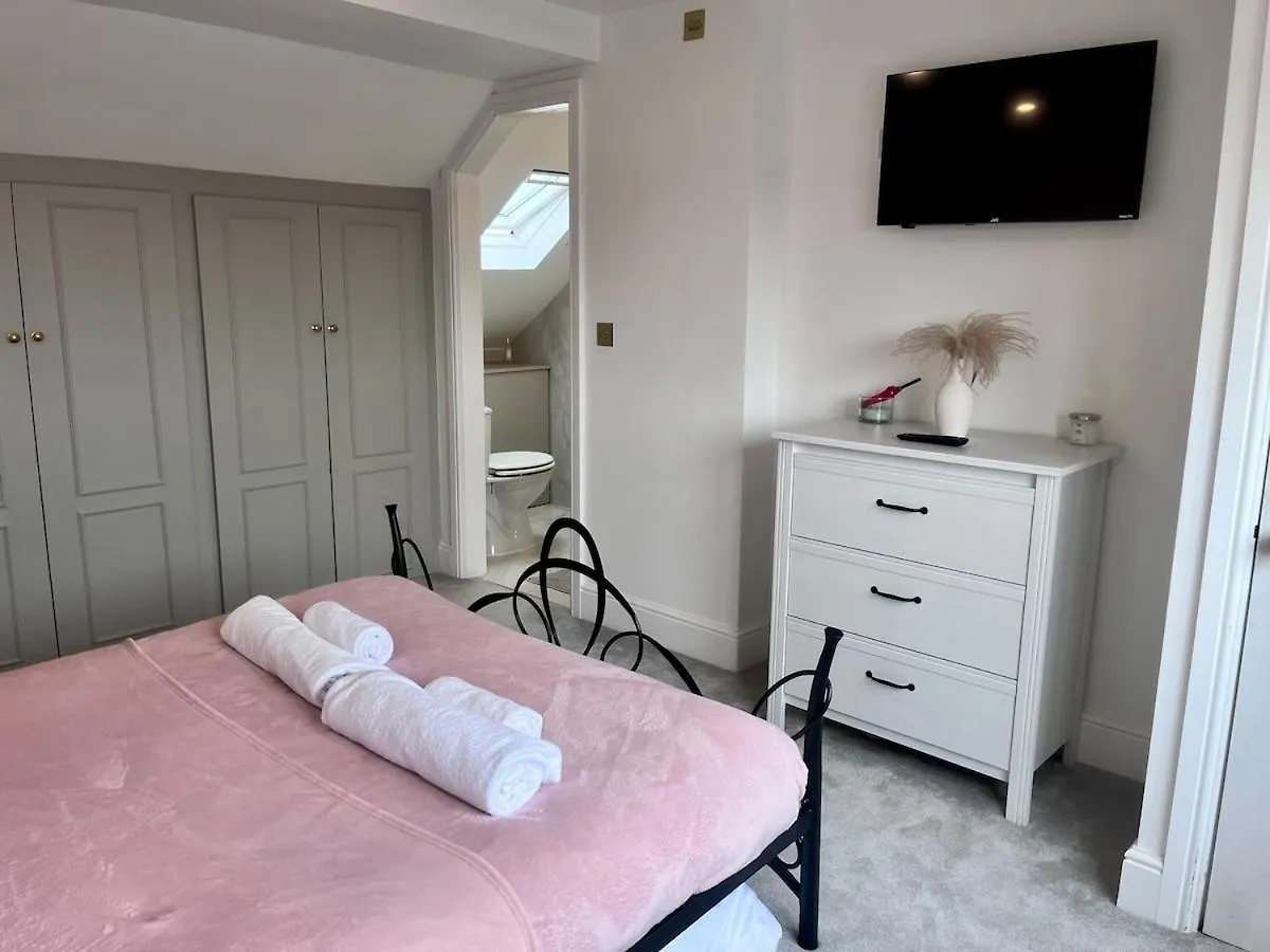 Holiday home Modern, Spacious, And Elegant Four Bedroom Home Cardiff United Kingdom