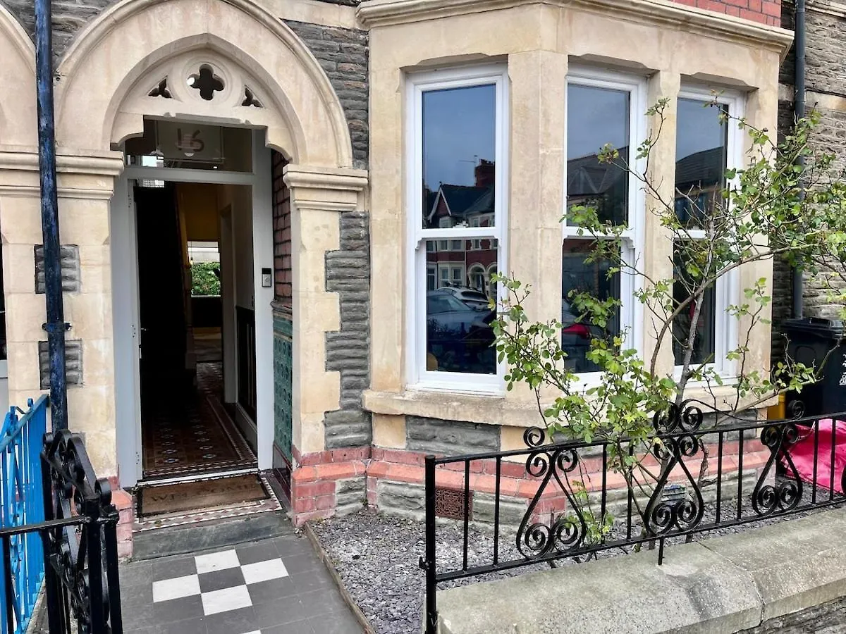Modern, Spacious, And Elegant Four Bedroom Home Cardiff