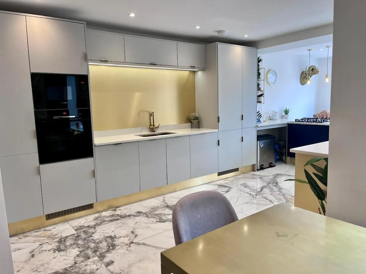 Modern, Spacious, And Elegant Four Bedroom Home Cardiff