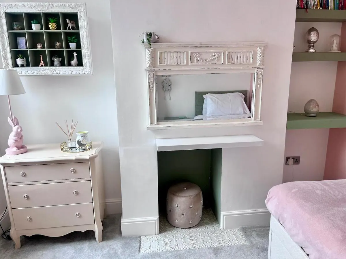 Modern, Spacious, And Elegant Four Bedroom Home Cardiff Hébergement de vacances
