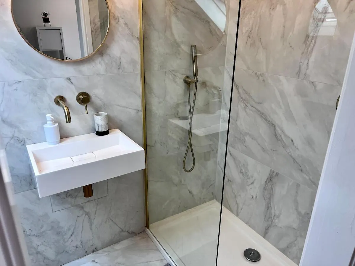 Hébergement de vacances Modern, Spacious, And Elegant Four Bedroom Home Cardiff