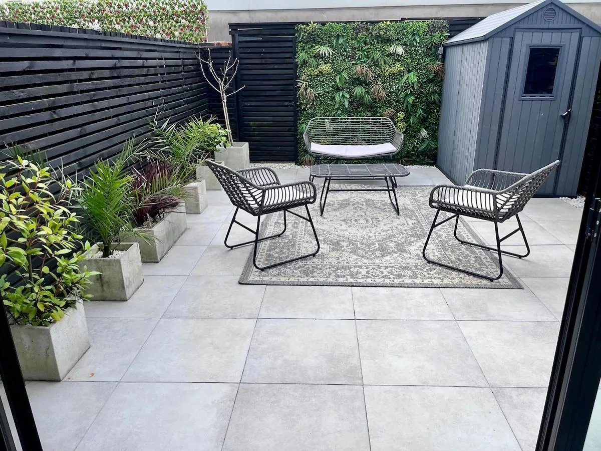 Hébergement de vacances Modern, Spacious, And Elegant Four Bedroom Home Cardiff