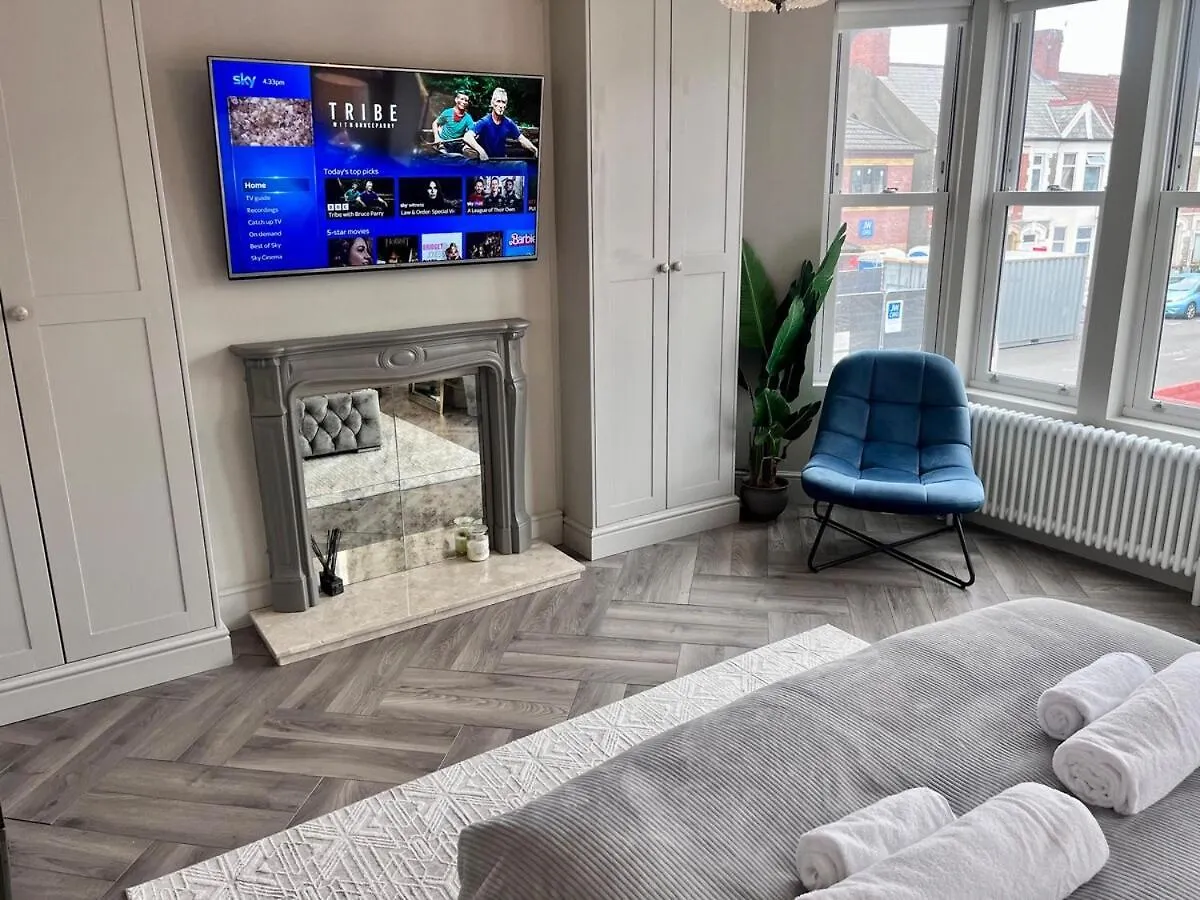 Modern, Spacious, And Elegant Four Bedroom Home Cardiff Hébergement de vacances