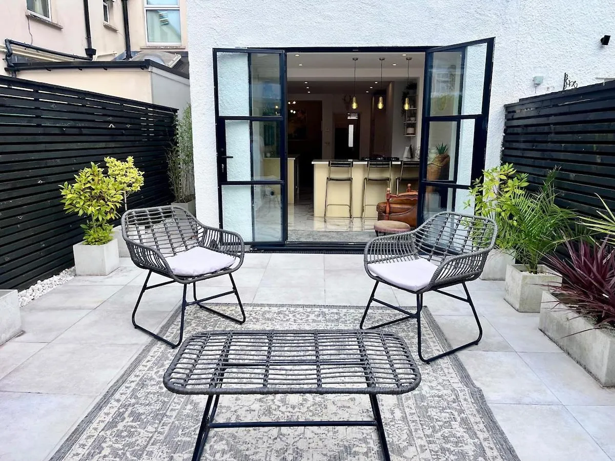 Modern, Spacious, And Elegant Four Bedroom Home Cardiff 0*,  Royaume-Uni